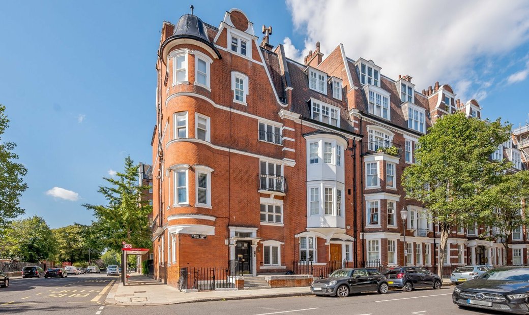 An Impressive Apartment Set In A Sought After In London, England, United Kingdom For Sale (11386875)