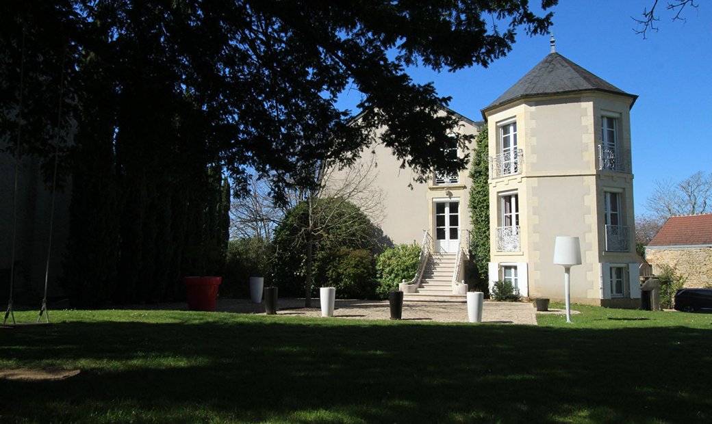 Restored 18th Century Residence With Outbuilding In Paris, île De ...