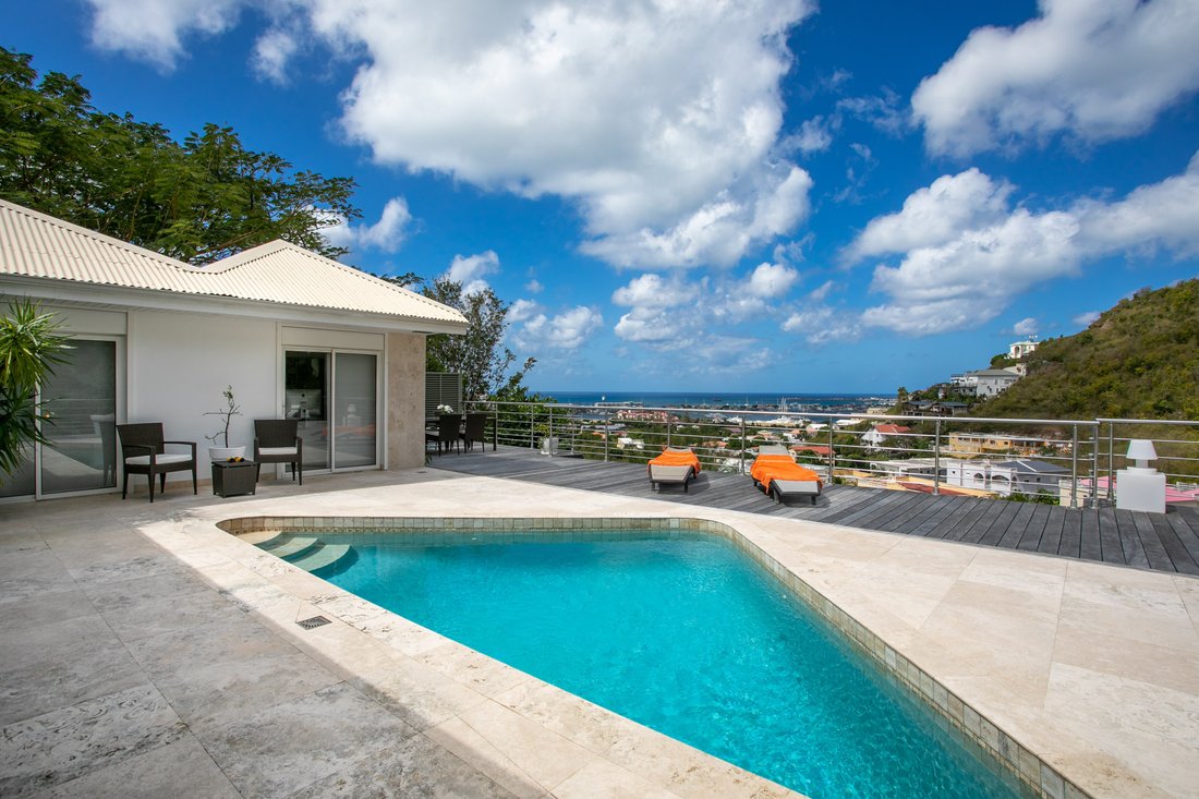 Almond Grove Modern Dans Cole Bay, Sint Maarten à Vendre (11389950)