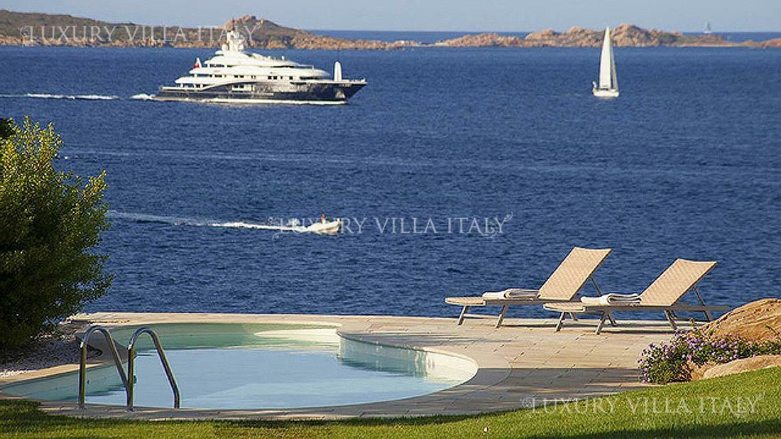 Villa in Porto Rotondo, Olbia, Sardinia 1 - 11393108