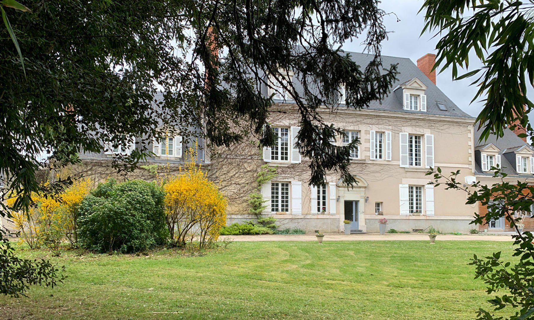 Property For Sale On Over 3.7 Hectares In In Angers, Pays De La Loire