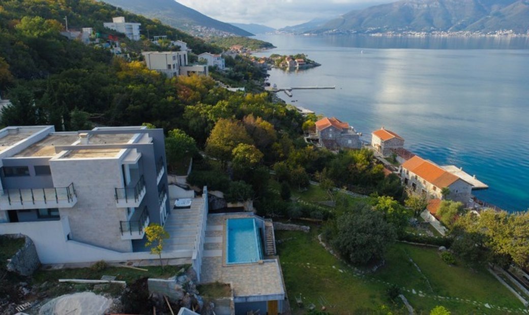 Villa Eclusiva Con Playa Privada, En Tivat, Municipio De Tivat, Montenegro En Venta (11396743)