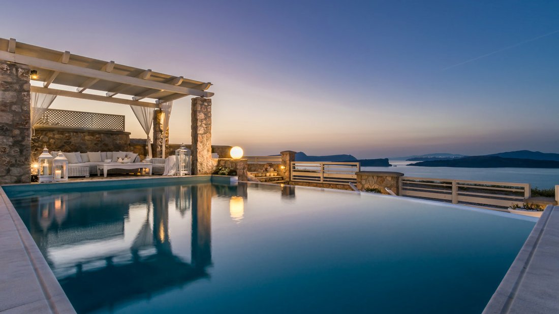 Villa in Thira, Aegean, Greece 1 - 11397403