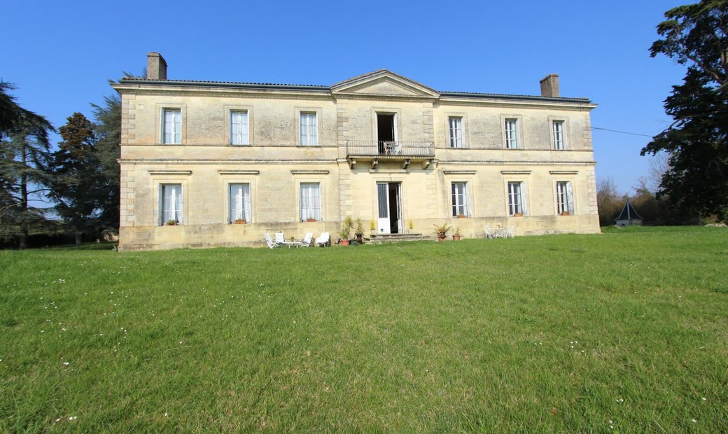 Late 17th Century La Property in Bordeaux, Nouvelle Aquitaine, France for Sale (11401010)