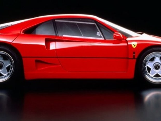 1992 Ferrari F40 rwd in Parma, Italy 1