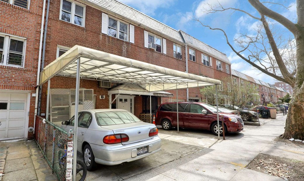 Multi Family East Elmhurst In New York, New York, United States For