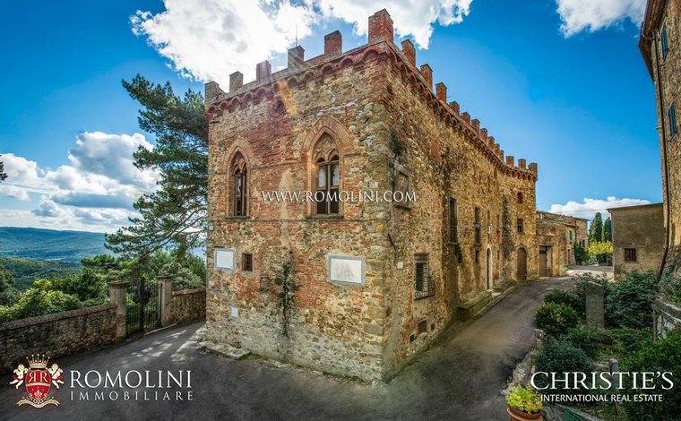 Luxury castles for sale in Province of Arezzo Tuscany Italy