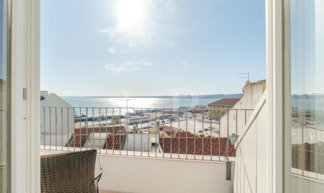 Luxury Loft With Balcony And Views Over The Tagus In Lisbon, Lisbon