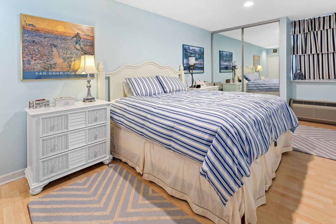 Hamptons Oceanfront Lifestyle In Quogue, New York, United States For