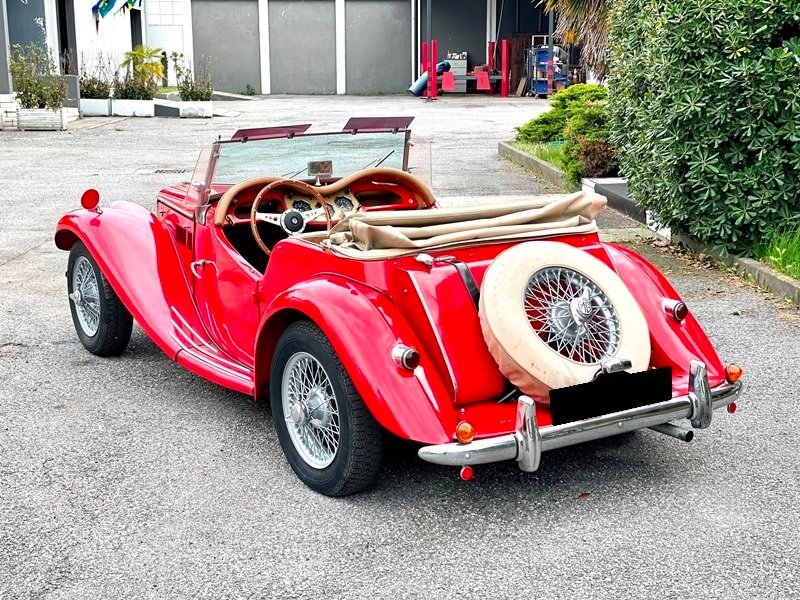 Cabriolet in Brescia, Province of Brescia, Italy 3 - 11424295