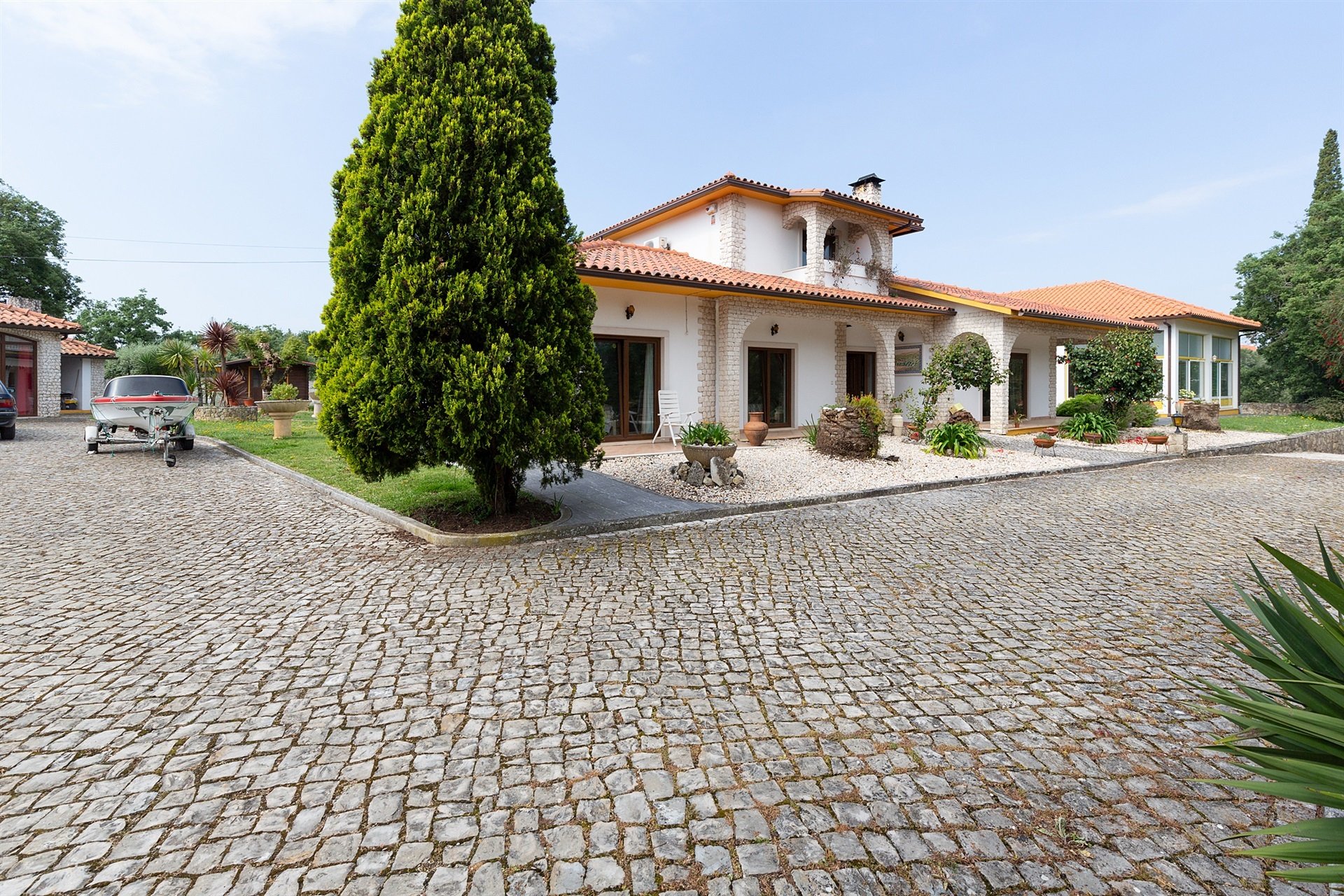 Detached House, 6 Bedrooms, For Sale In Alcobaça, Leiria District