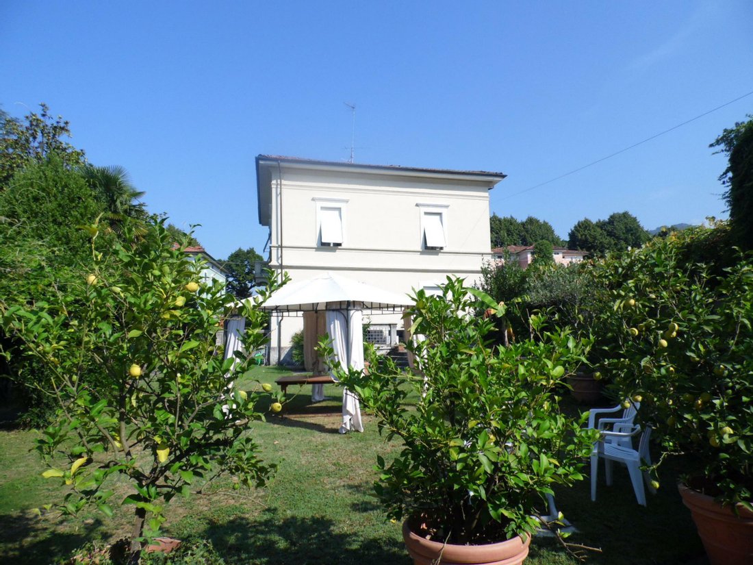 Villa in Barga, Tuscany, Italy 3 - 11449399