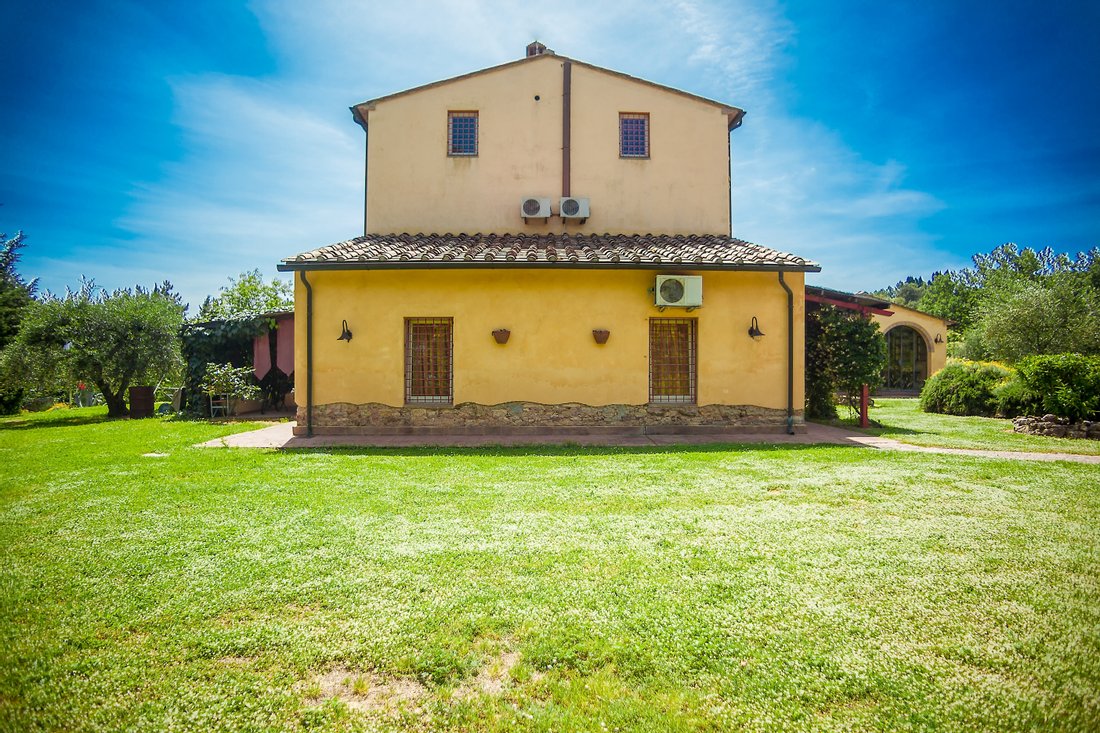 Casciana Terme, A Tuscan Farmhouse With A Large Park And Swimming Pool
