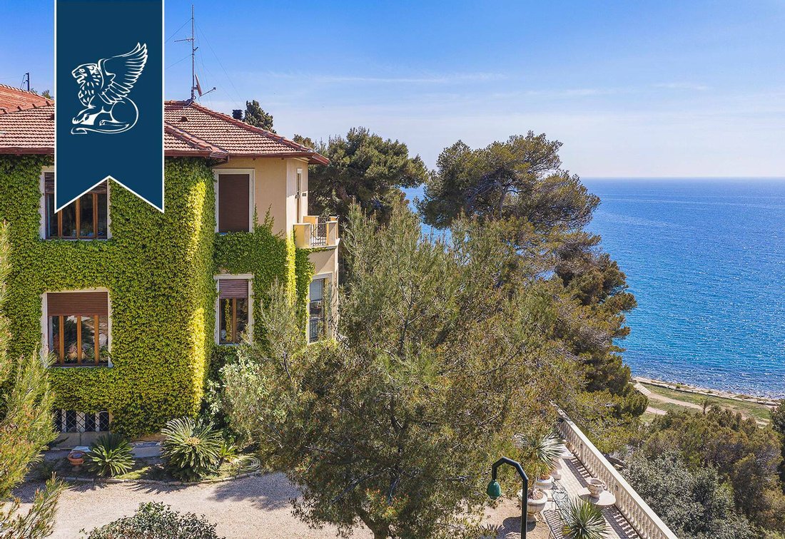 Exclusive Period Villa In Front Of Imperia's Sea In Imperia, Liguria