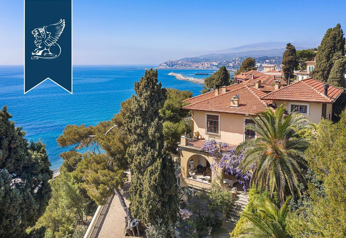 Exclusiva Villa De época Frente Al Mar De Imperia En Imperia, Liguria