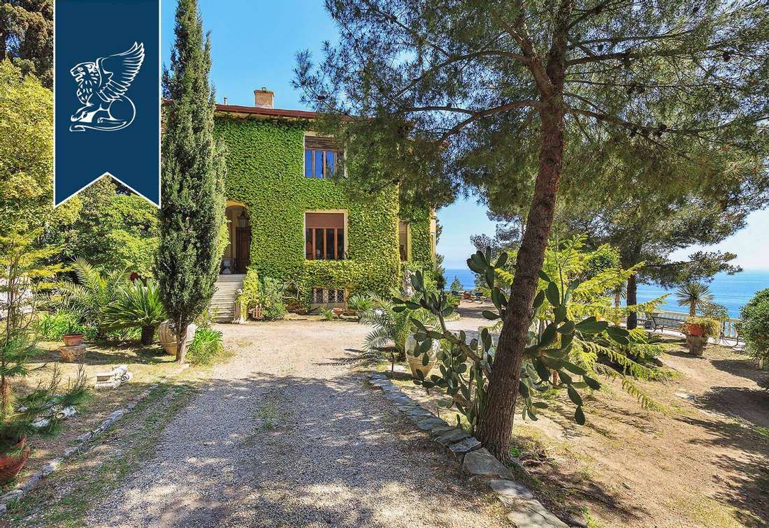 Exclusive Period Villa In Front Of Imperia's Sea In Imperia, Liguria