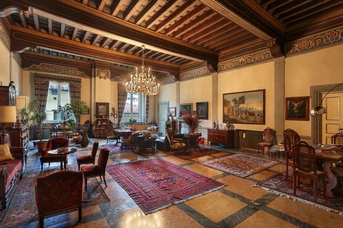 Luxury 4 Bed Apartment In Prestigious Building In Lucca, Tuscany, Italy