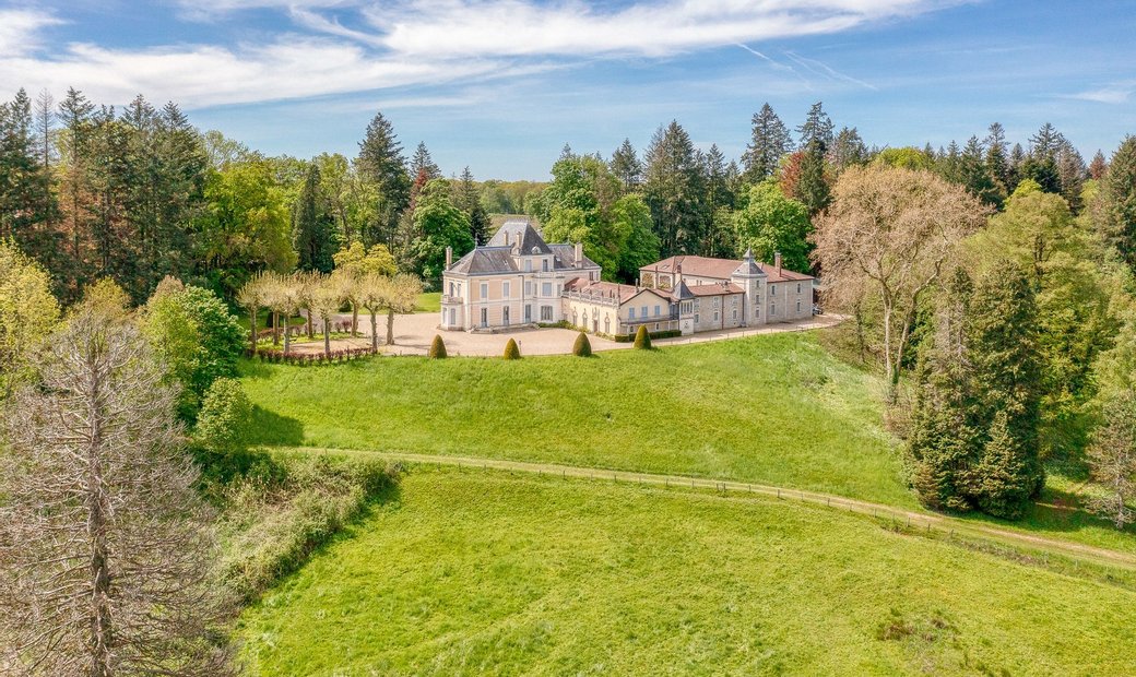 Splendid Castle In Its 27 In Bourg En Bresse, Auvergne Rhône Alpes