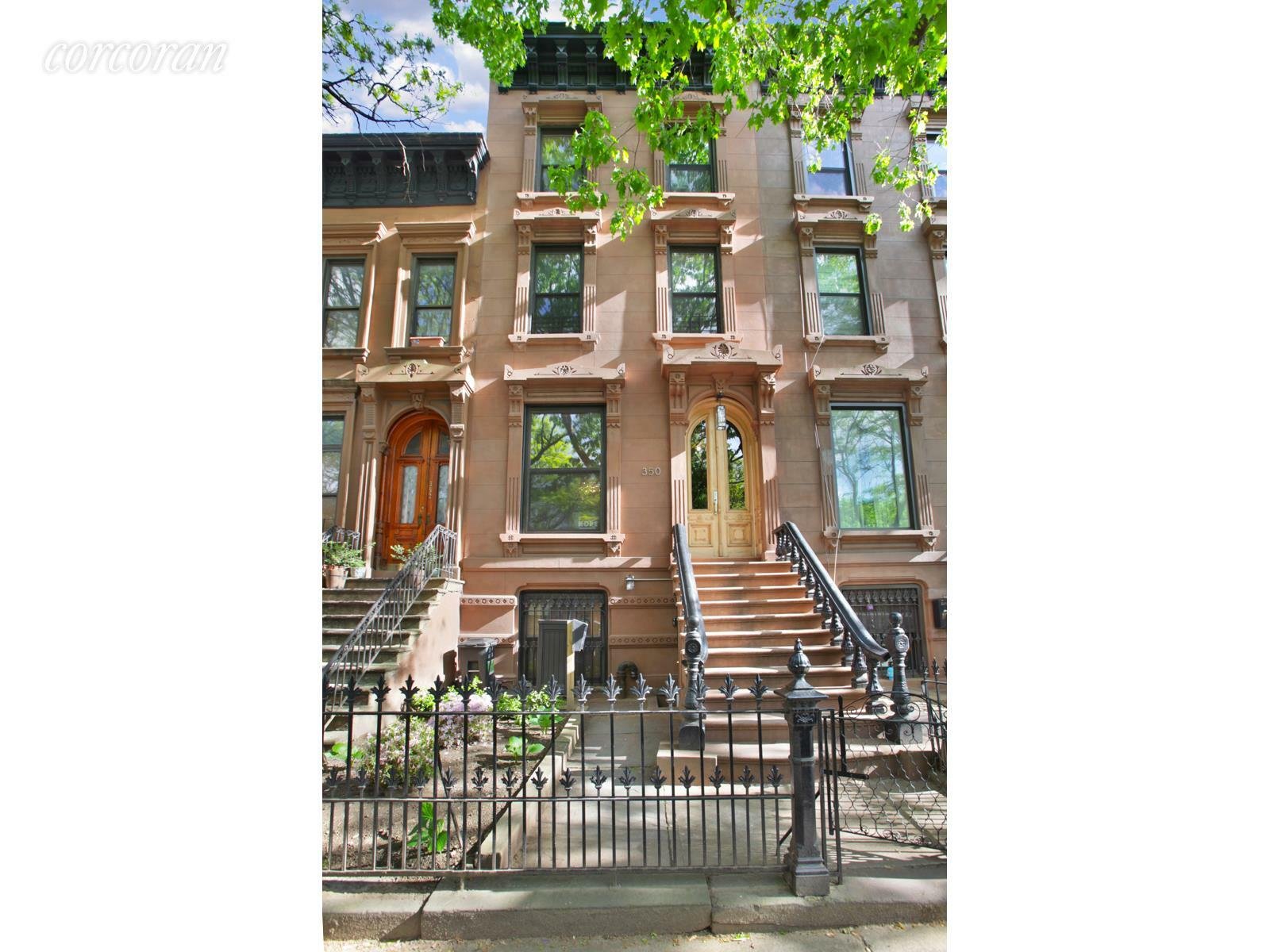 6 Bedrooms Multi Family Home In New York, New York, United States For