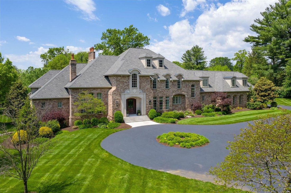 Exquisite Home On Three Acres In The Heart Of In Ladue, Missouri