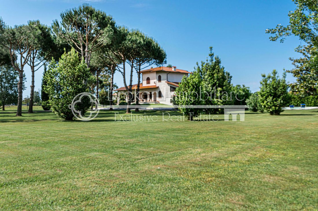 Villa in Pietrasanta, Tuscany, Italy 4 - 11439926