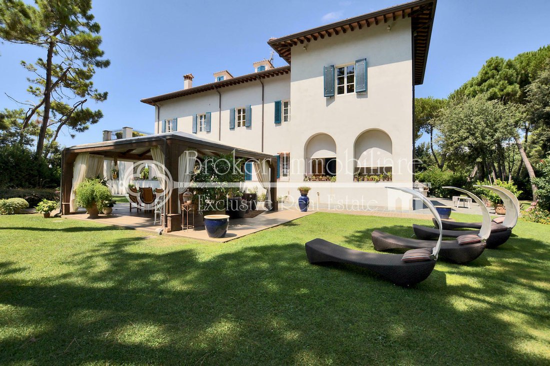 Villa in Marina di Massa Centro, Massa, Italy 1 - 11439863