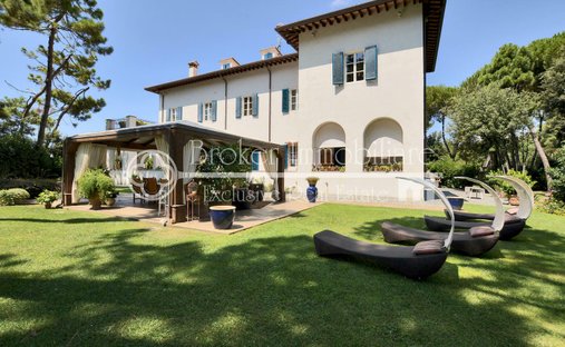 Villa à Marina di Massa Centre, Massa, Italie 1