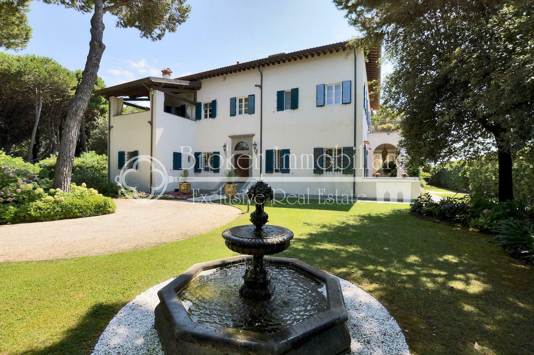Villa in Marina di Massa Centro, Massa, Italy 2 - 11439863