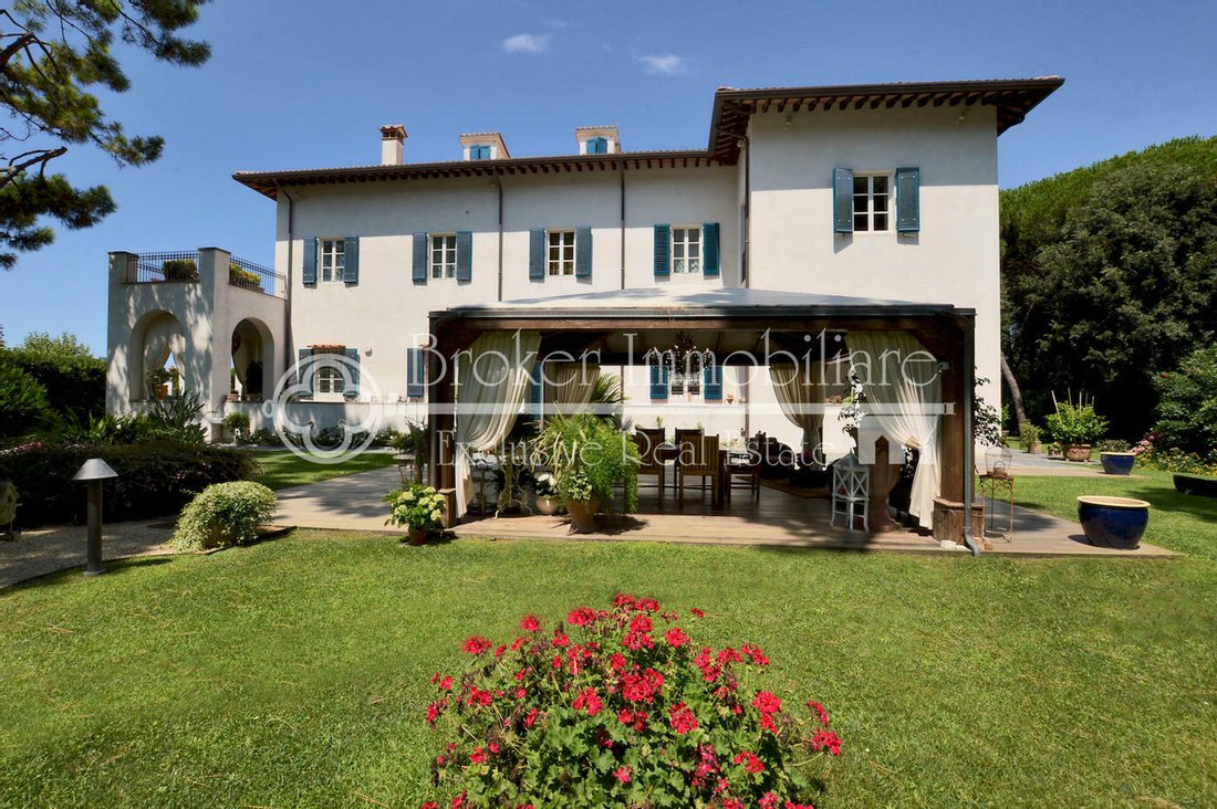 Villa in Marina di Massa Centro, Massa, Italy 3 - 11439863