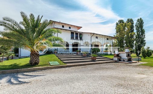 Villa en Pietrasanta, Toscana, Italia 1