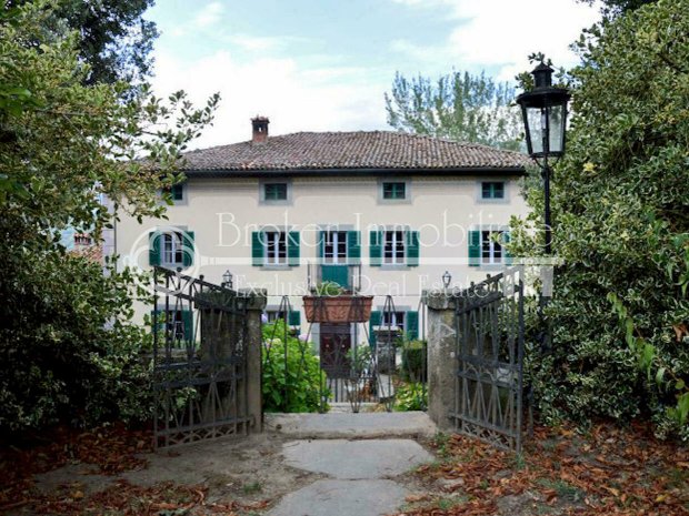 Villa in Castiglione di Garfagnana, Tuscany, Italy 1