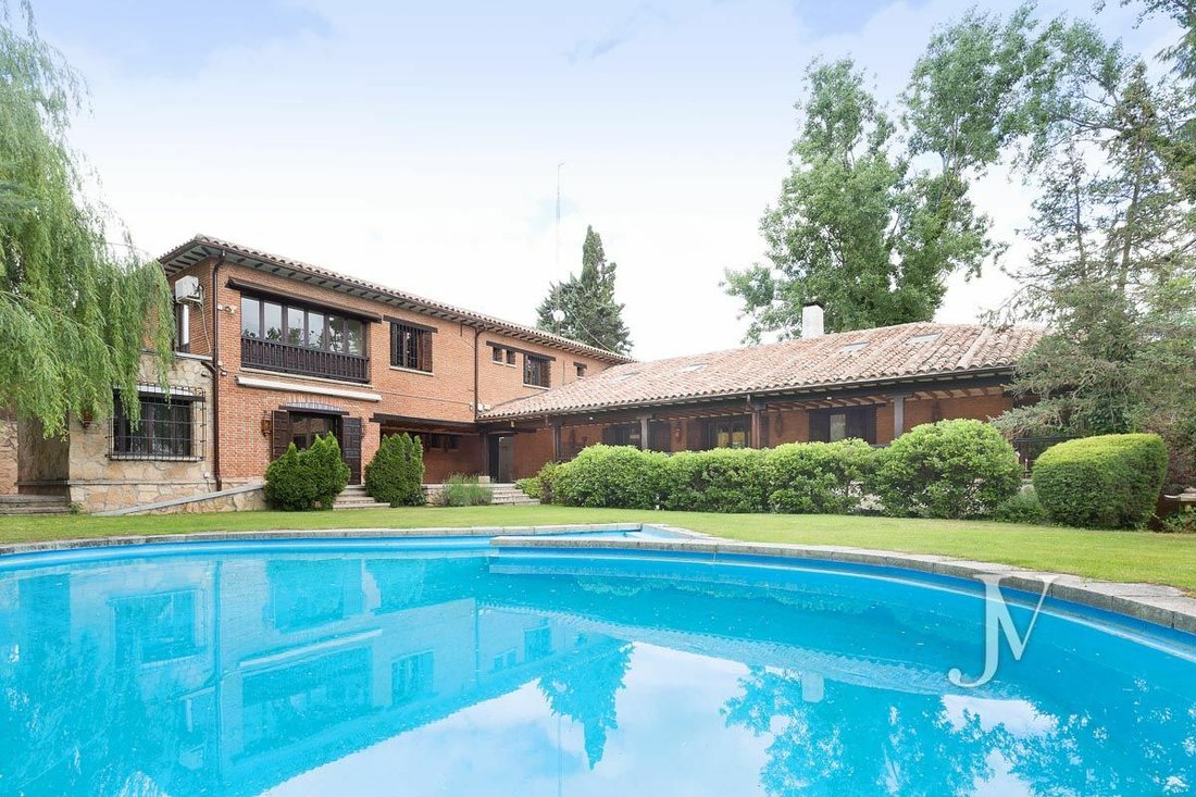 Villa in Fuencarral-El Pardo, Madrid, Spain 1 - 11474469