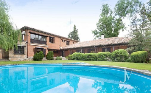 Villa in Fuencarral-El Pardo, Madrid, Spain 1