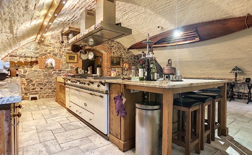 Castle for Sale in Dourlers, Hauts-de-France, France