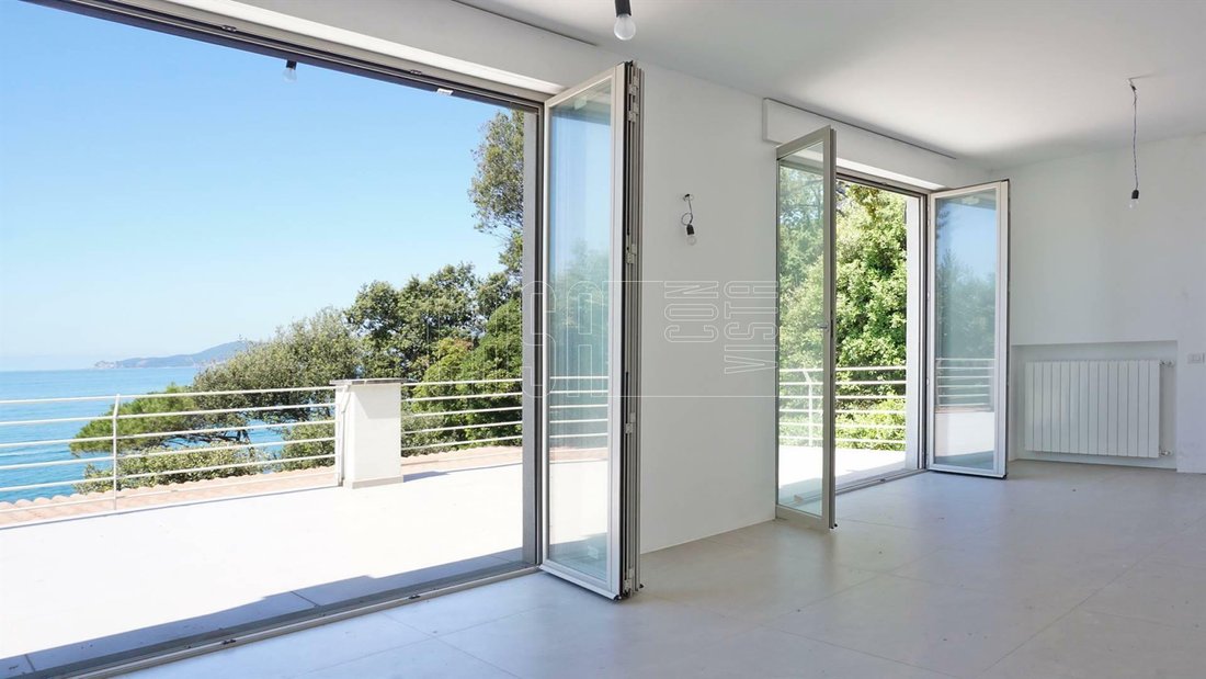 Apartment With Large Terrace And Sea Access, Set In Tellaro, Liguria