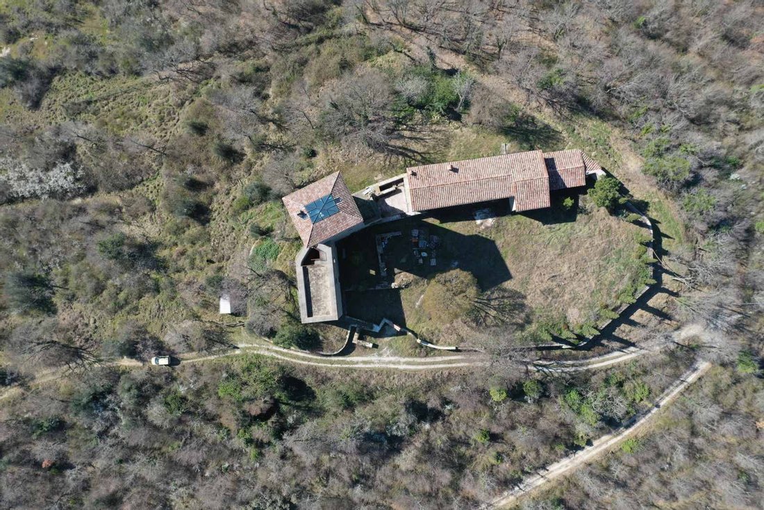 Torre D’Annibale: A Medieval Dream Awakens in Umbria’s Golden Light - 5