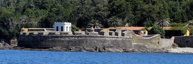 El Castillo del Príncipe: Where Galicia’s Wild Coast Cradles a 17th-Century Dream