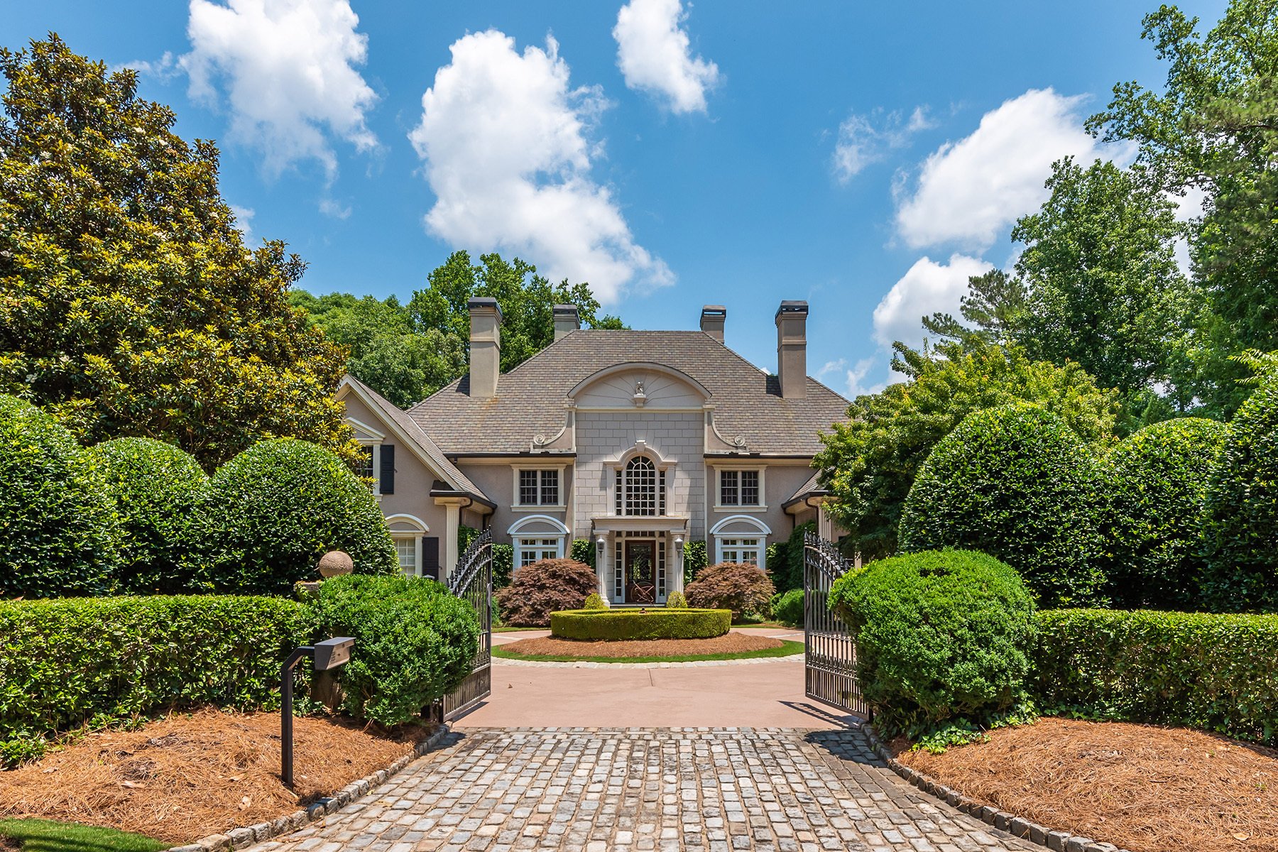 Gated Retreat In Chastain Park In Atlanta, United States For