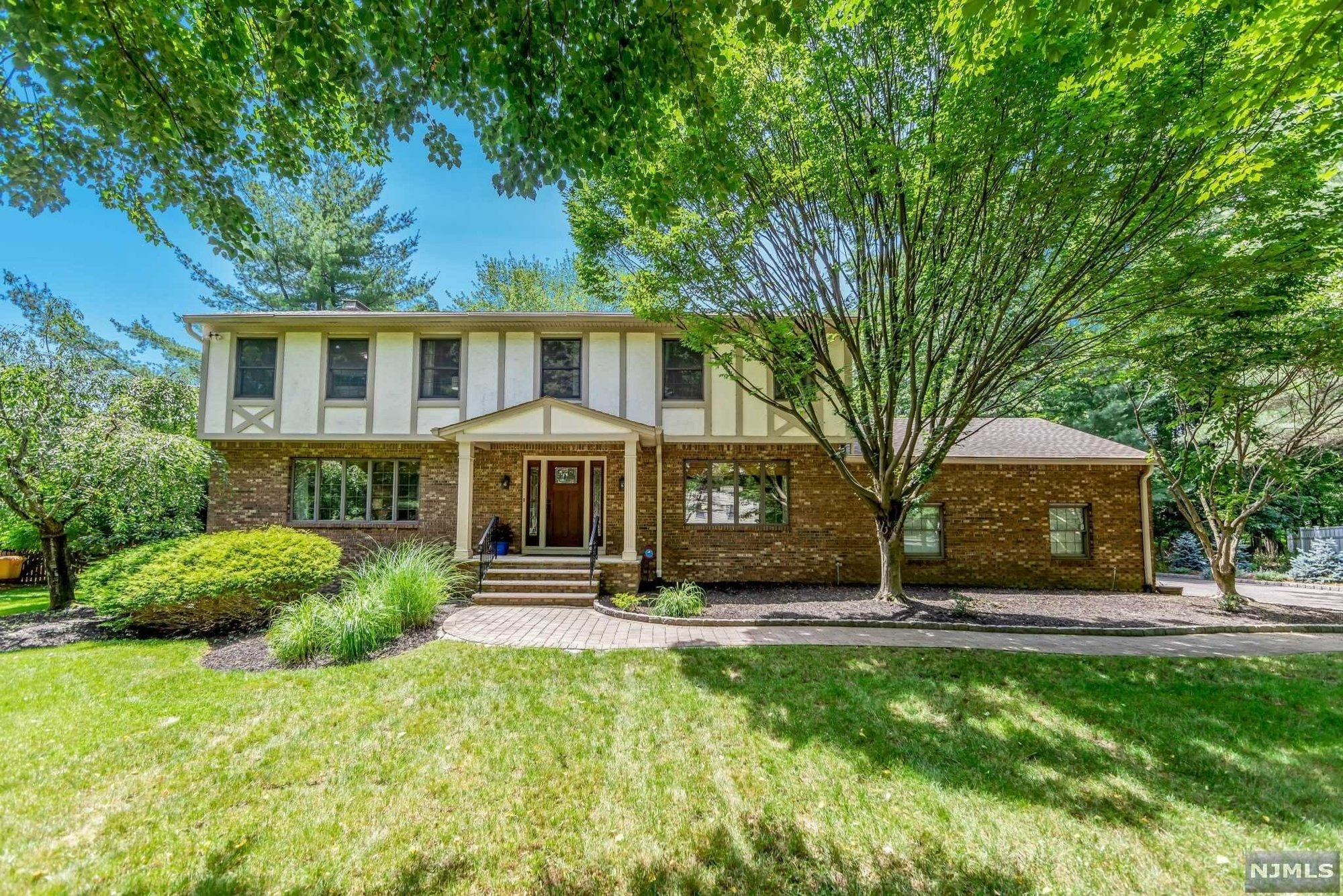 637 Midvale Court In River Vale, New Jersey, United States For Sale