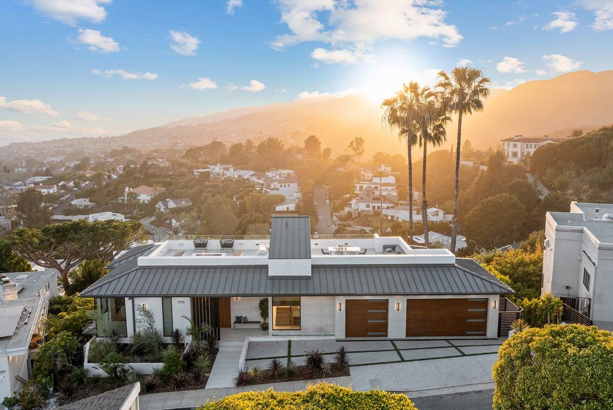 Contemporary Home With Breathtaking In Los Angeles, California, United