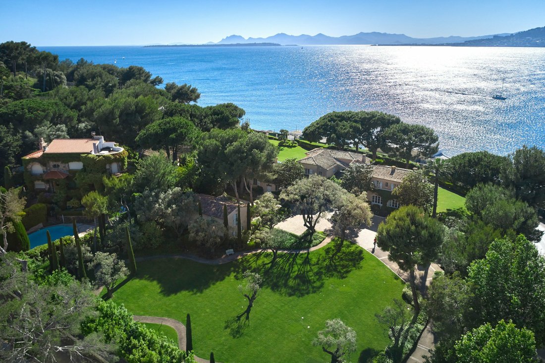 House in Antibes, Provence-Alpes-Côte d'Azur, France 1 - 11526761