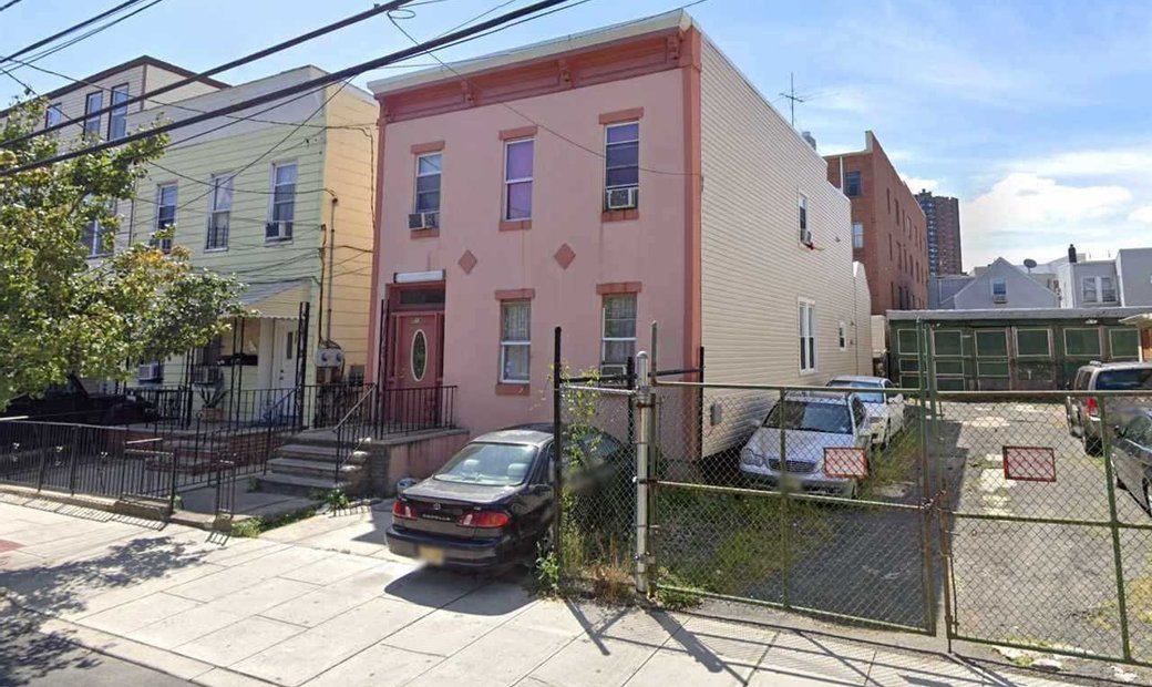 519 27 Th Street In Union City, New Jersey, United States For Sale