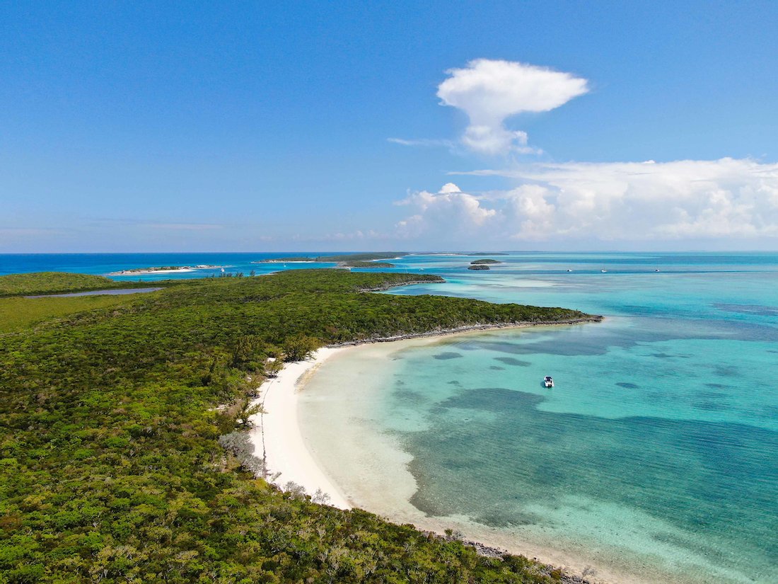 Private Island in Nassau, New Providence, The Bahamas 2 - 11535157