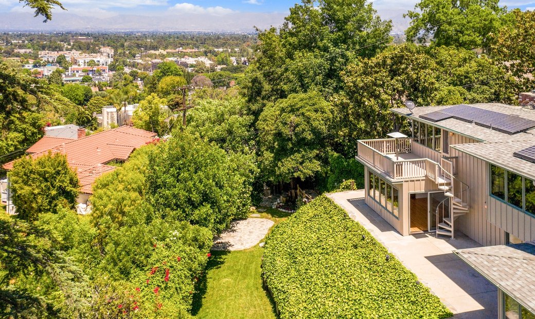 Sherman Oaks Hills Mid In Los Angeles, California, United States For Rent (11535838)