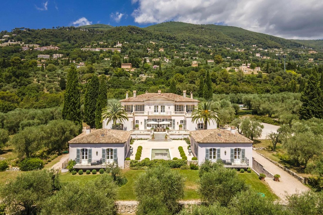 Villa in Grasse, Provence-Alpes-Côte d'Azur, France 1 - 11541101