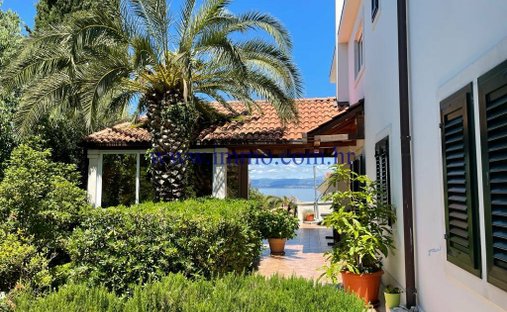 House in Dol, Split-Dalmatia County, Croatia 1