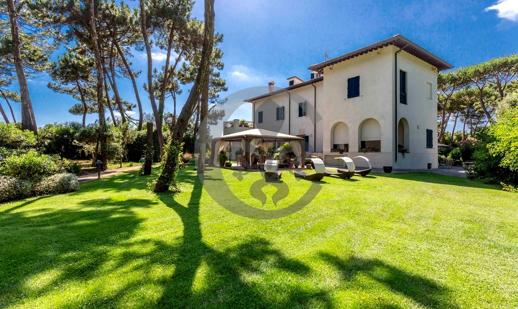 Elégante Villa En Bord De Mer Avec Grand Parc Et Dans Massa, Toscane