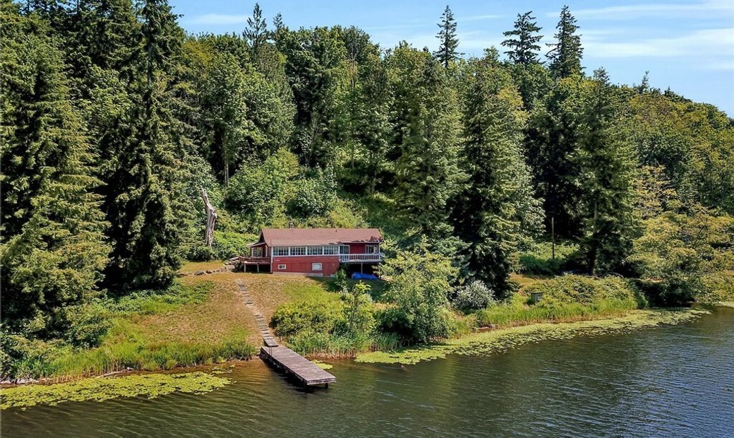 Lake Mcmurray Waterfront In Mount Vernon, Washington, United States For