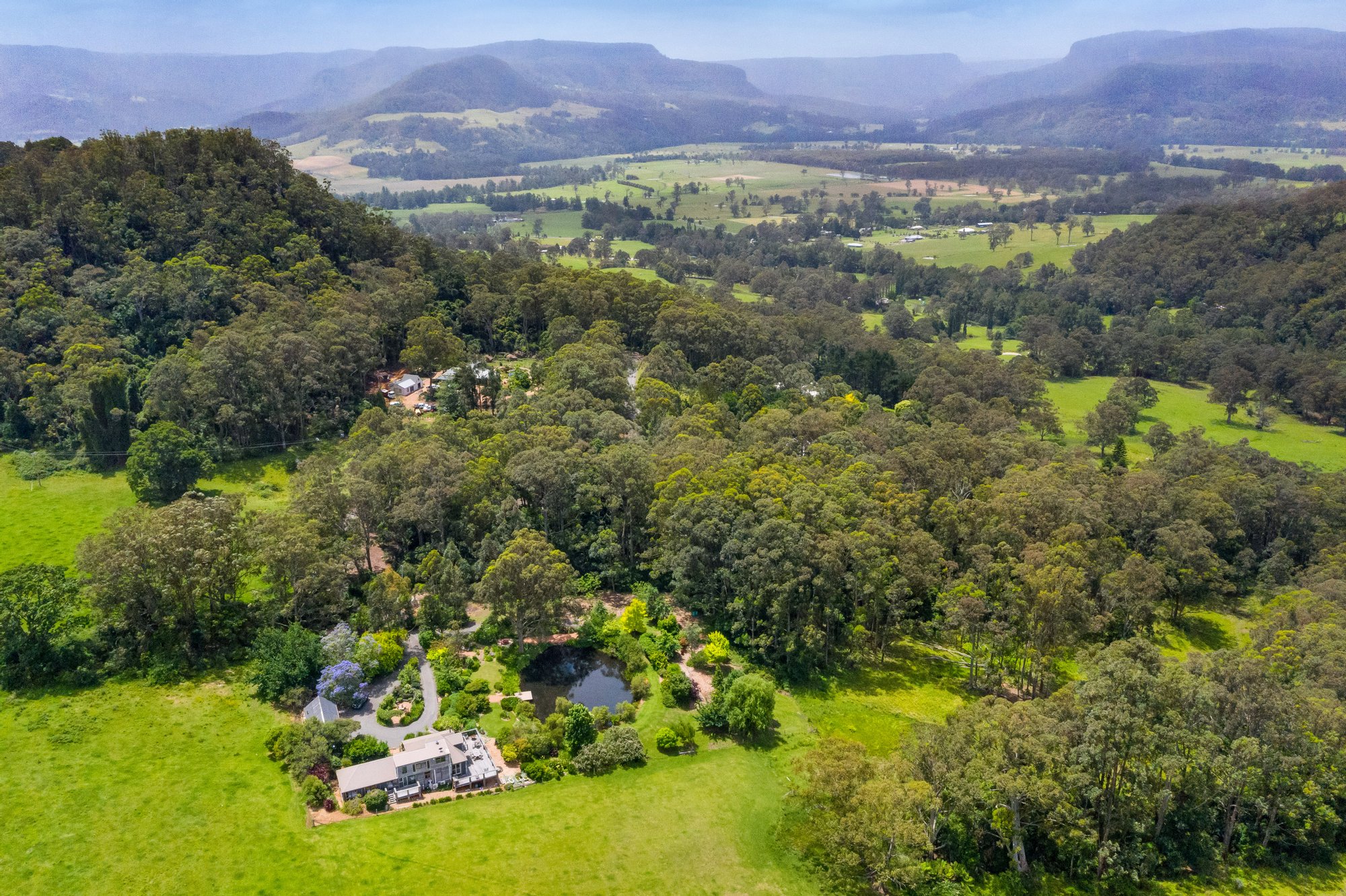 Character Filled, Warm And Cozy In Kangaroo Valley, New South Wales