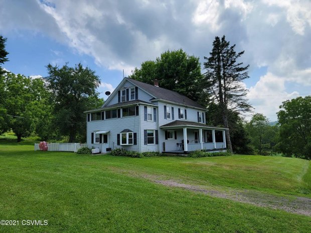 Luxury houses for sale in Sugarloaf, Pennsylvania | JamesEdition